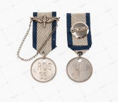 Dekorative Militärmedaille mit Kette - blau 