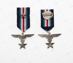 Ozdobna medal wojskowa - niebieski, biały, czerwony