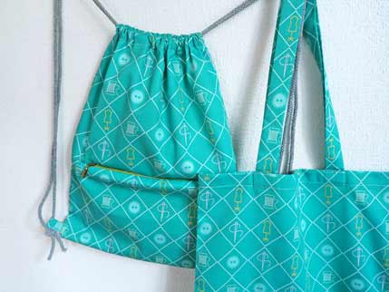 Szyjemy eko torbę oraz torbo-plecak z zaprojektowanej i wydrukowanej tkaniny.
